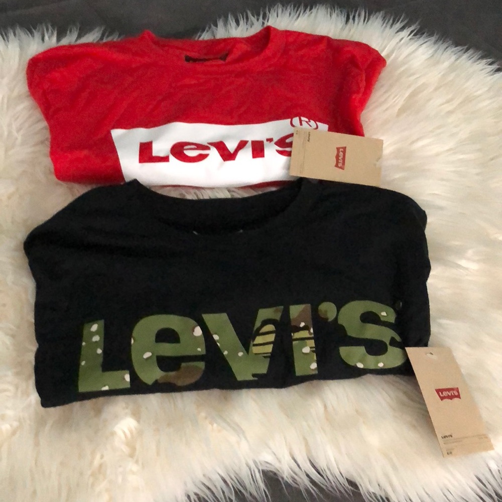 Nwt Bundle of Levi’s Men t shirt